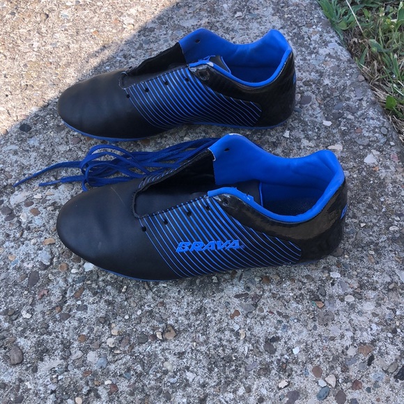 Boys soccer cleats - Picture 2 of 4